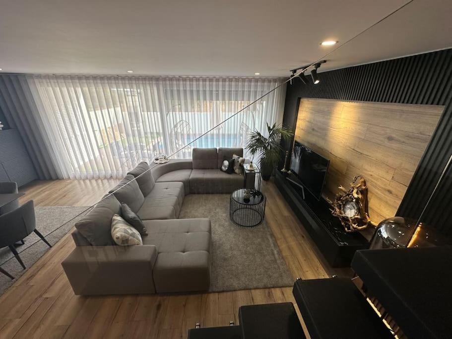 Moradia De Luxo Com Piscina Privada *