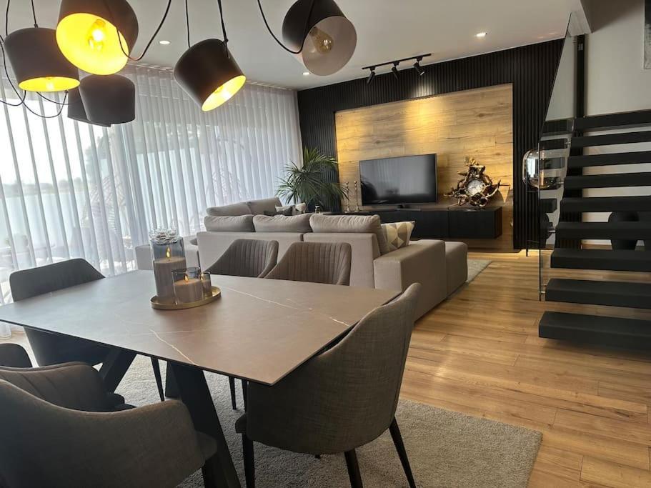 Moradia De Luxo Com Piscina Privada